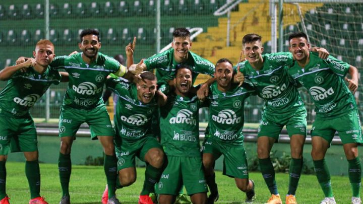 1, 2, 3, 4, 5! Chape encerra fase classificatória com goleada sobre o Metropolitano