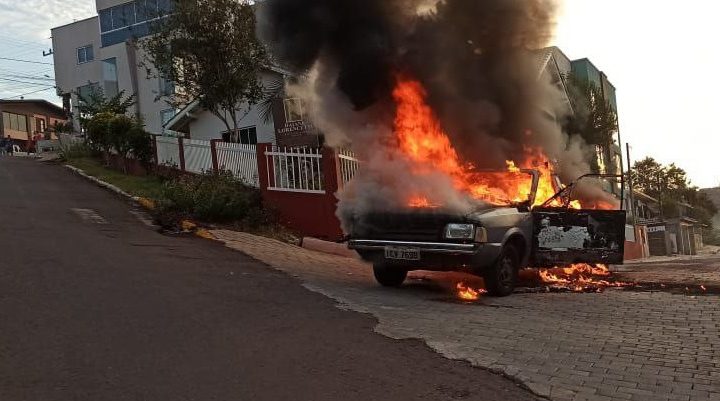 Vídeos: Pampa fica destruída após pegar fogo em Seara