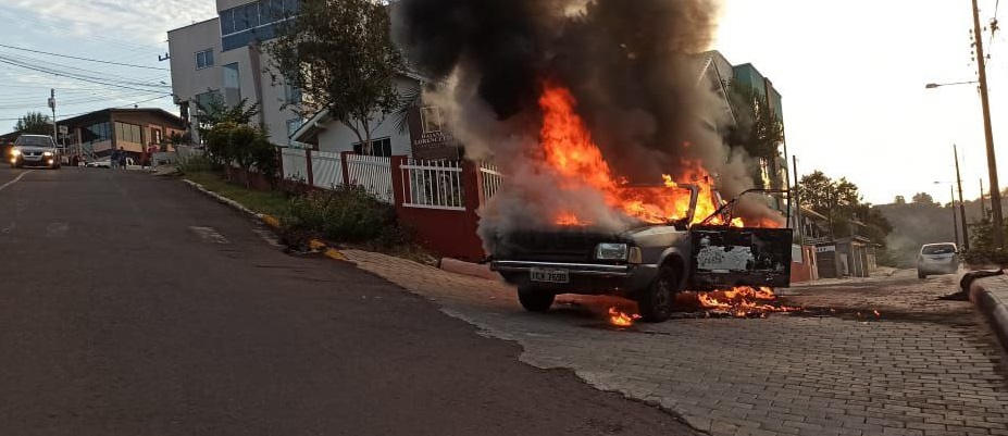 Vídeos: Pampa fica destruída após pegar fogo em Seara