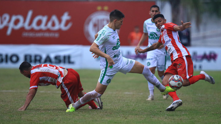 Chapecoense enfrenta Hercílio Luz por vaga na semi final do Catarinense