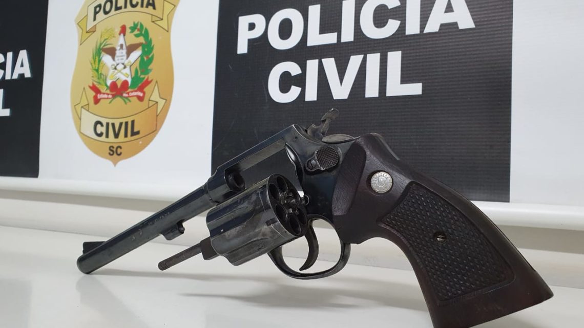 Polícia Civil prende dois homens em flagrante por tráfico de drogas e posse arma de fogo em Chapecó