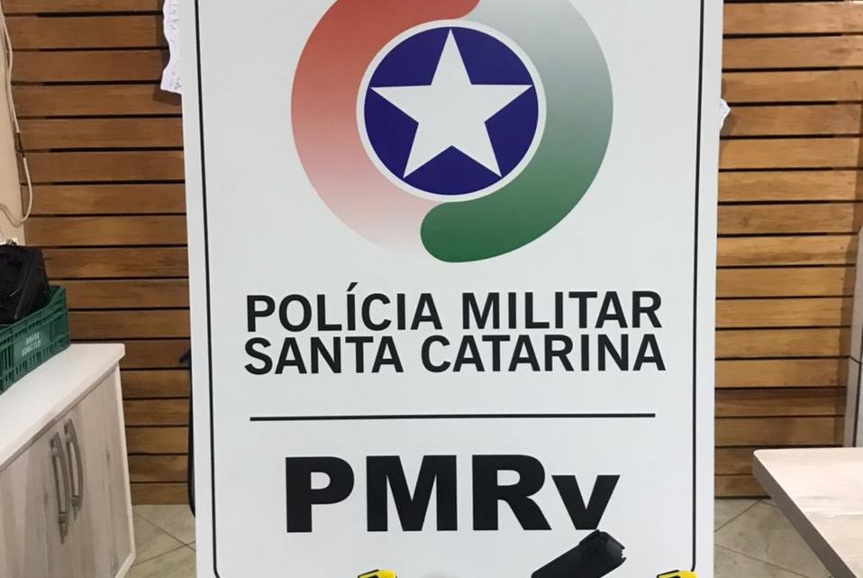 PMRv apreende pistola 9mm em abordagem veicular