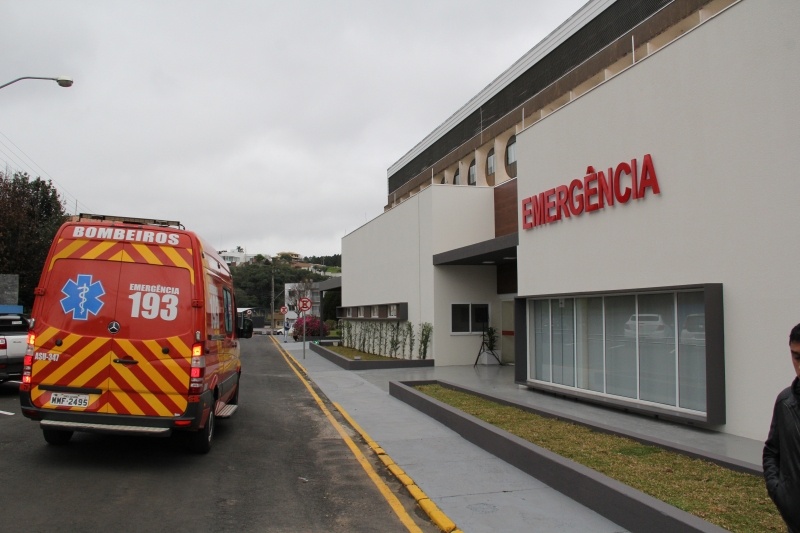 Mulher morre após atear fogo no próprio corpo em SC