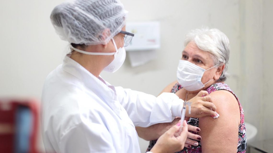 Vacinação em Chapecó: segunda dose será retomada na segunda-feira, com agendamento