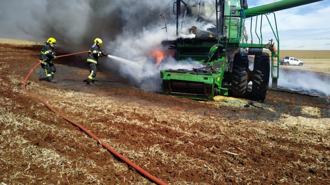 Vídeo: incêndio destrói colheitadeira e atinge plantação de soja em Xanxerê