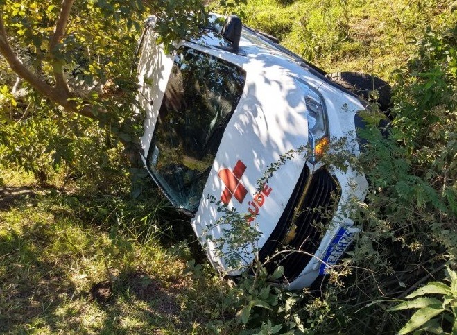 Motorista da Saúde capota veículo ao desviar de animais na BR 163