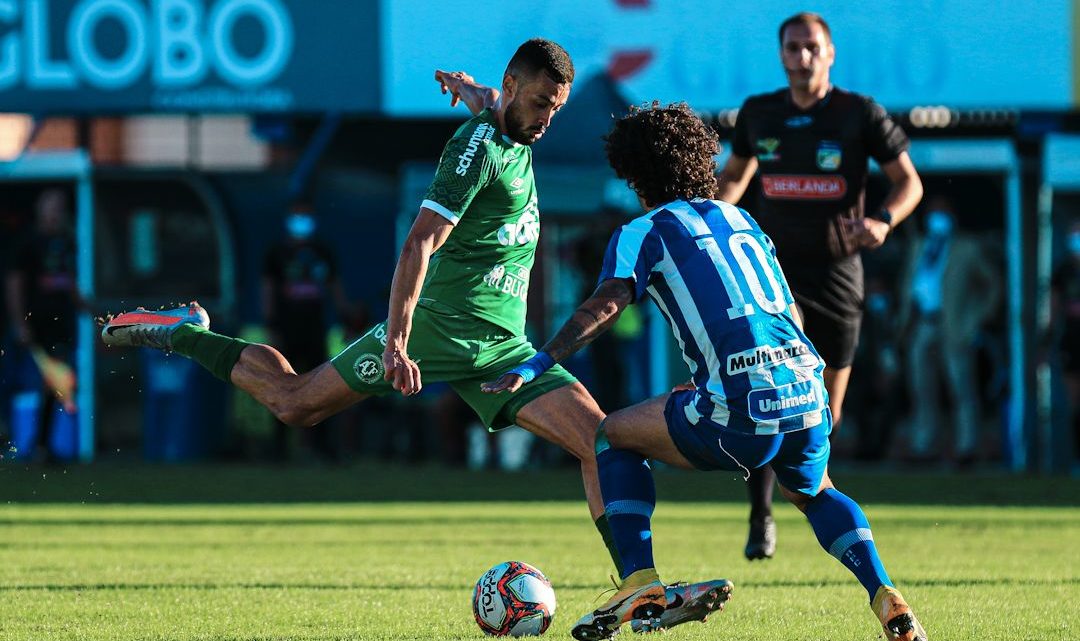 Chapecoense é superada pelo Avaí no jogo de ida da final do Campeonato Catarinense
