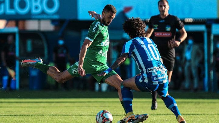 Chapecoense é superada pelo Avaí no jogo de ida da final do Campeonato Catarinense