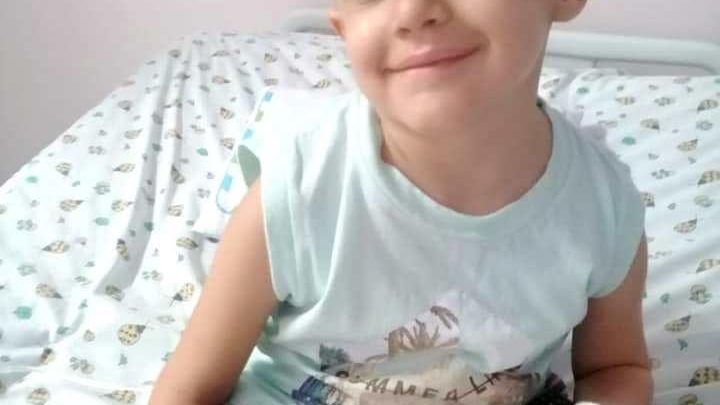 Menino diagnosticado com leucemia precisa de doação de sangue em Chapecó