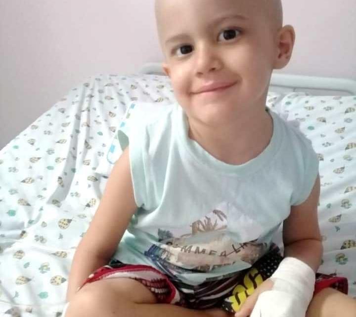 Menino diagnosticado com leucemia precisa de doação de sangue em Chapecó