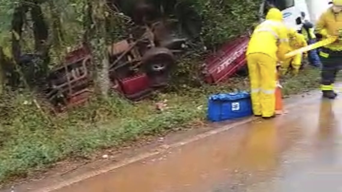 Motorista morre após colisão entre dois caminhões e camionete em Chapecó