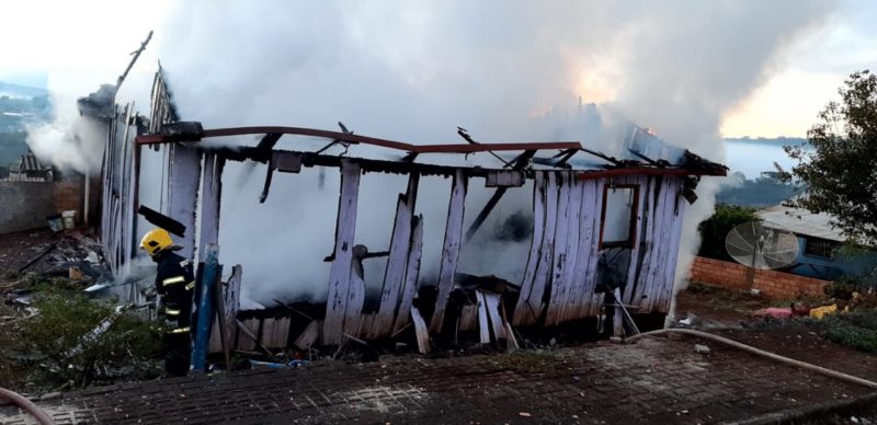 Polícia Civil prende homem investigado por quatro mortes e incêndio à residência em São Domingos SC