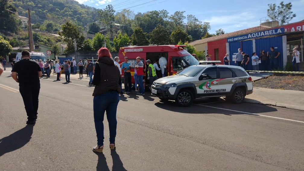 Jovem invade escola e mata três crianças e duas funcionárias no Oeste de SC