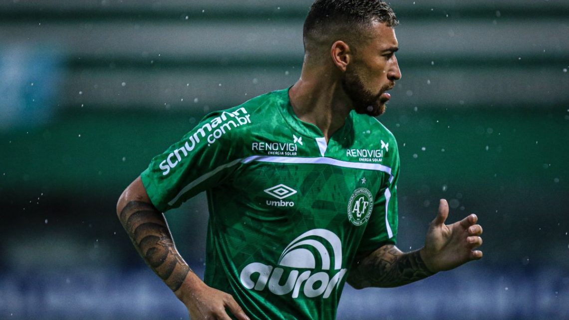 Paulinho Moccelin deixa a Chapecoense oficialmente