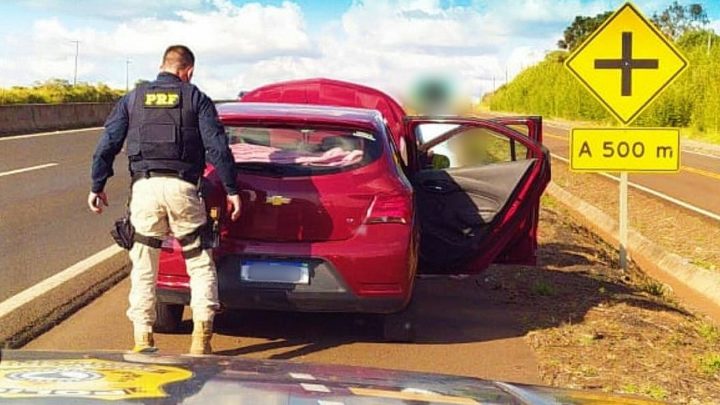 PRF recupera automóvel roubado e que circulava clonado na BR 282 em Xanxerê