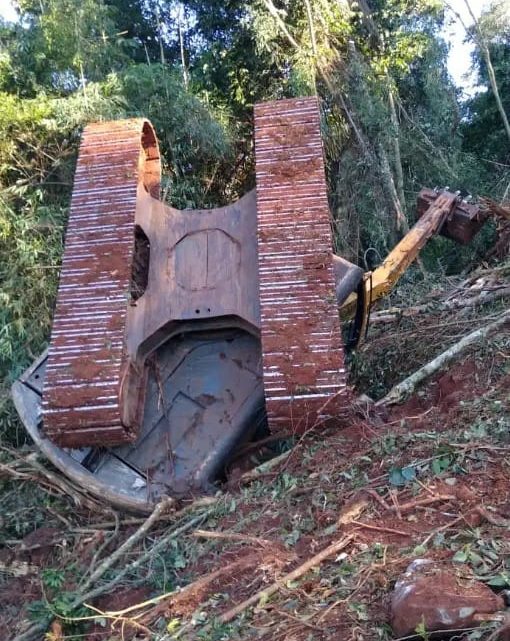 Operador de escavadeira morre após máquina tombar sobre ele no RS