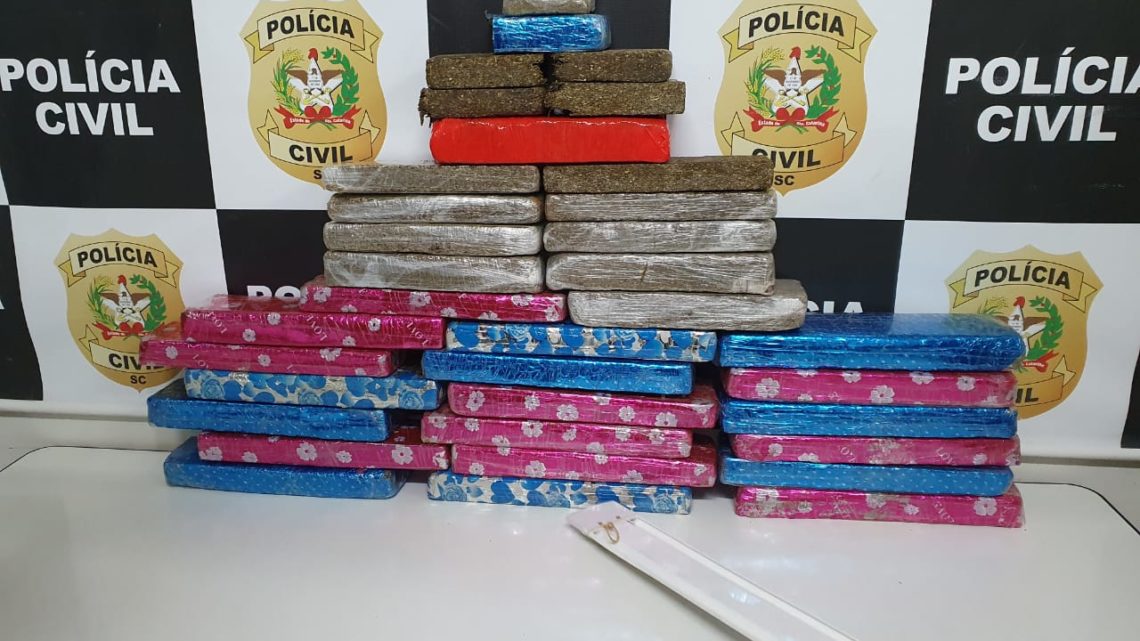 Operação policial prende duas mulheres em flagrante por tráfico de drogas em Chapecó