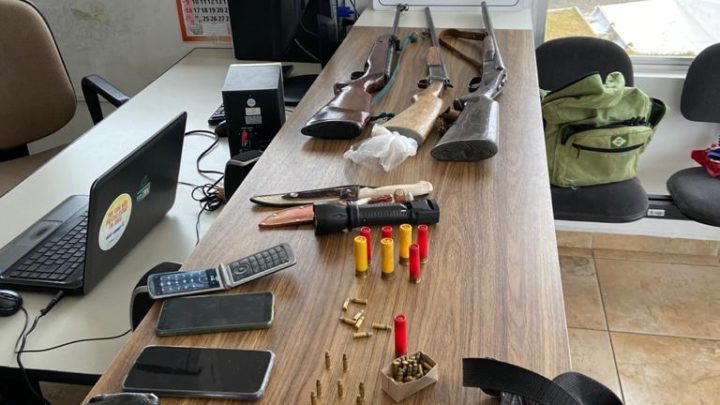 PMRv apreende diversas armas de fogo e munições na SC 370