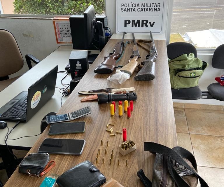 PMRv apreende diversas armas de fogo e munições na SC 370
