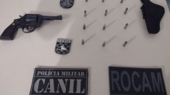 Homem é detido por porte ilegal de arma de fogo de uso restrito em Chapecó