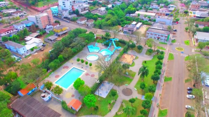 Prefeito, ex-prefeito e empresas do Oeste são condenados por contratação sem concurso