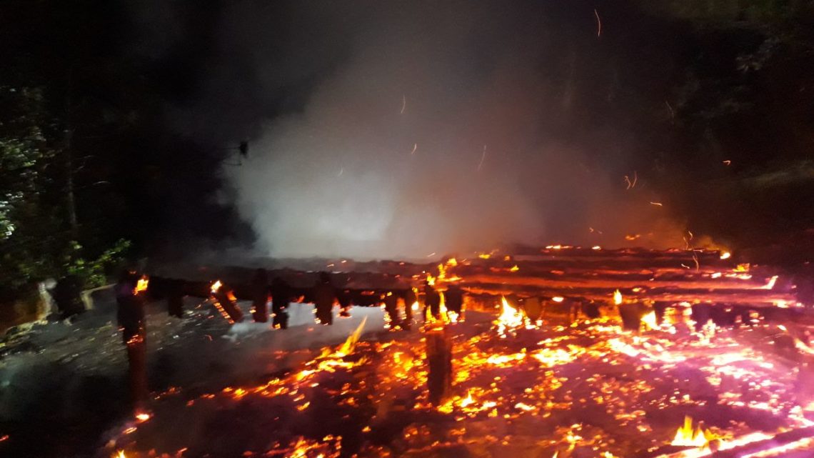 Residência é totalmente destruída pelo fogo em São Carlos