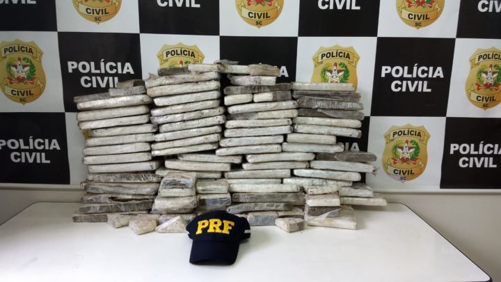 Um venezuelano e um chapecoense foram presos com 51 kg de maconha dentro de um Fiat/Tempra em Chapecó