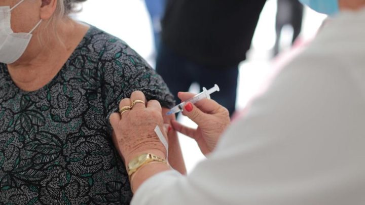 Chapecó chega a 100 mil doses de vacina contra a Covid