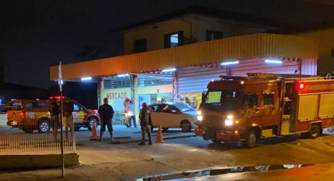 Homem morre dentro do carro no estacionamento em supermercado em SC