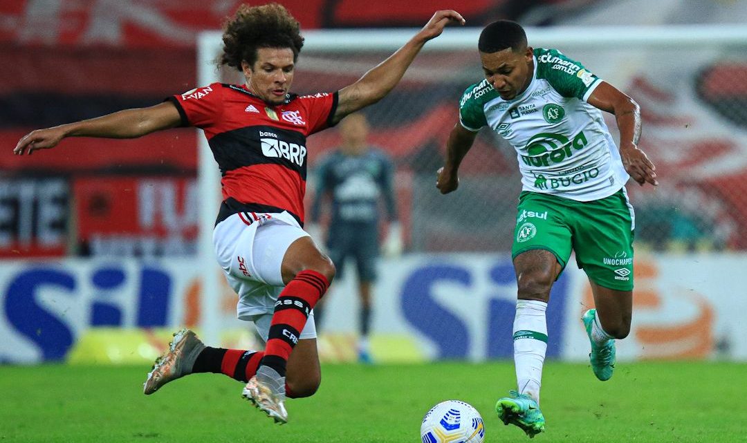 Chape sai na frente, mas é superada pelo Flamengo no Maracanã