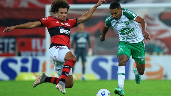 Chape sai na frente, mas é superada pelo Flamengo no Maracanã
