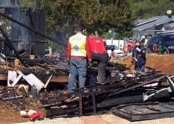 Homem confessa que matou família e após ateou fogo na casa no oeste SC