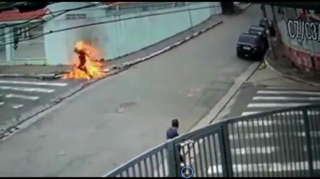 Homem ateia fogo no próprio corpo em Indaial