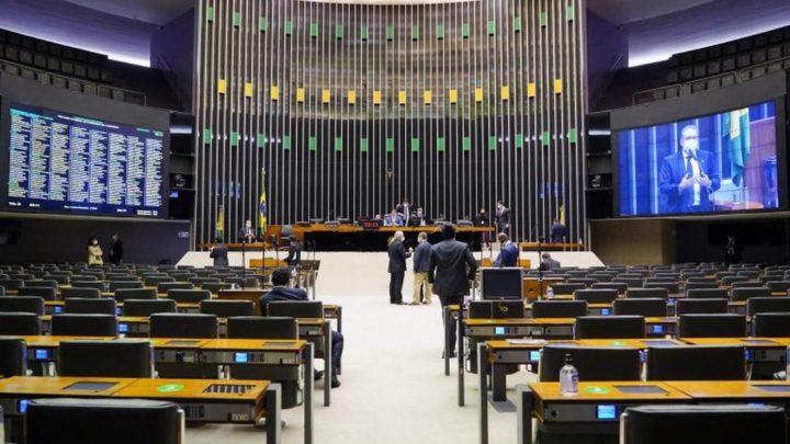 Comissão aprova ampliar fundo eleitoral para R$ 5,7 bilhões