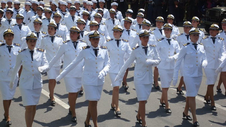 Militar trans que se formou em SC poderá usar uniforme e corte de cabelo femininos por decisão da Justiça