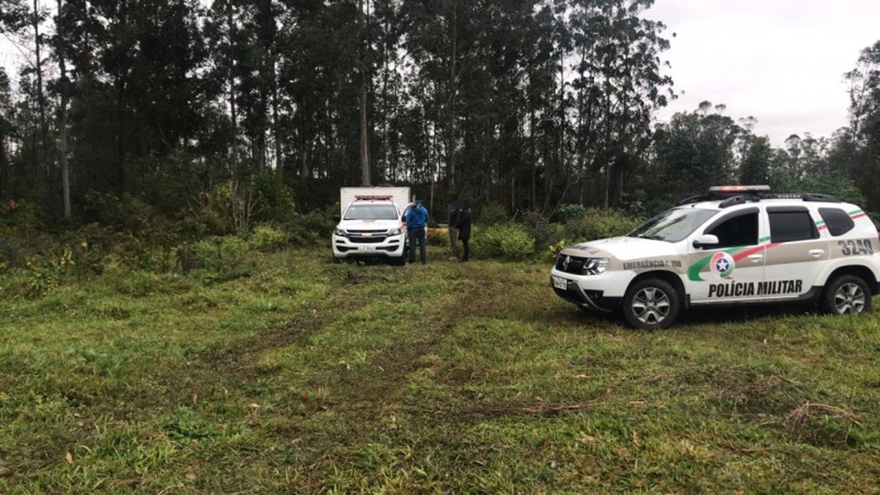 Corpo de mulher é encontrado dentro de mala em rio no Sul de SC