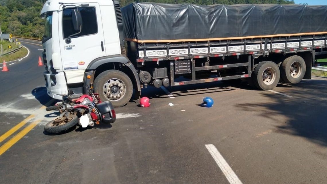 Motociclista morre após colidir em caminhão na SC 157 em Quilombo