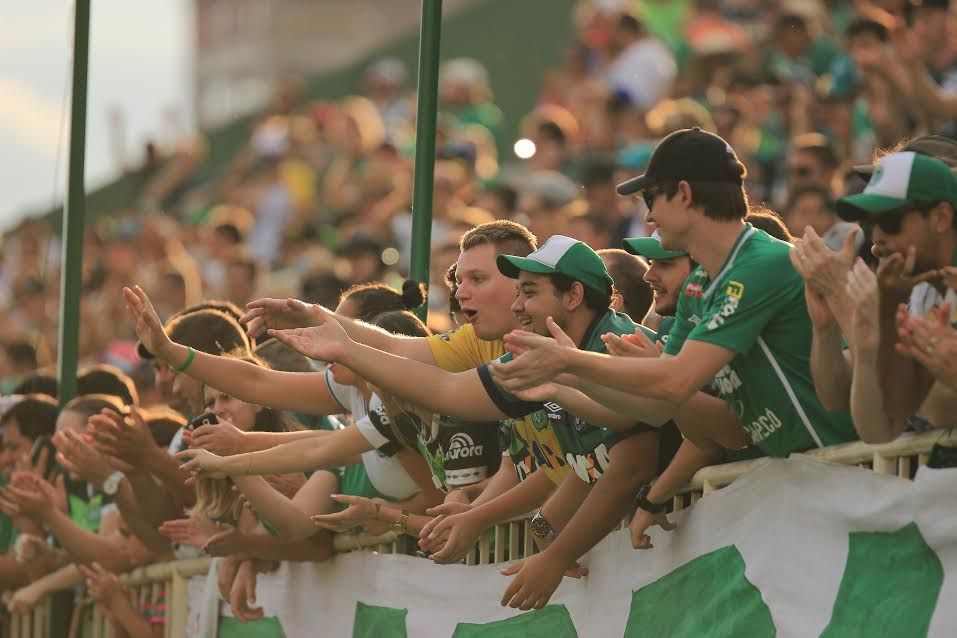 Volta da torcida nos estádios em SC será analisada após evento-teste