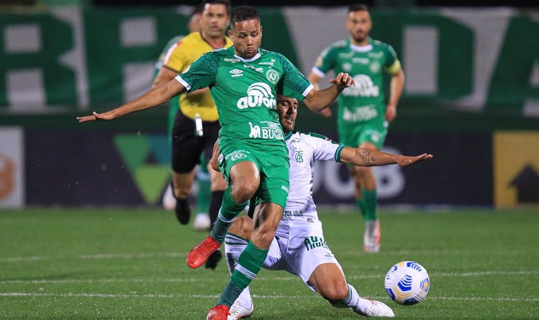 Com um a menos, Chapecoense empata com América-MG dentro de casa