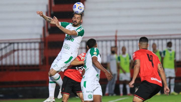 Chapecoense empata com o Atlético-GO em Goiás