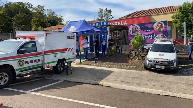 Nervosismo e emoção em 1º dia de audiência sobre chacina na creche de Saudades