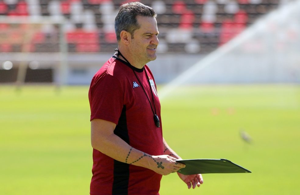 Argel Fuchs não aceita proposta da Chapecoense e segue no Botafogo-SP