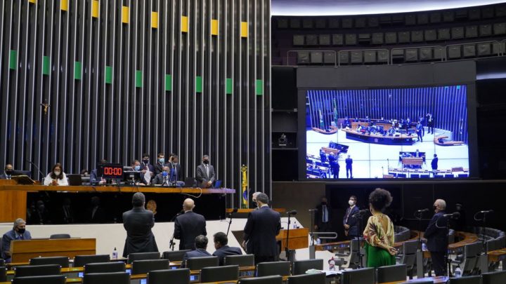 Câmara aprova texto-base da PEC da reforma eleitoral, sem distritão