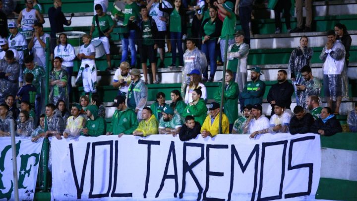 Chapecoense se manifesta favorável á volta das torcidas aos estádios