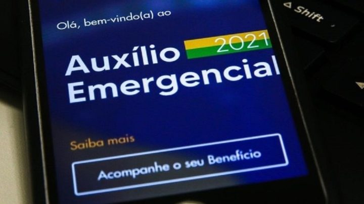 Governo notifica 650 mil pessoas para devolver o auxílio emergencial