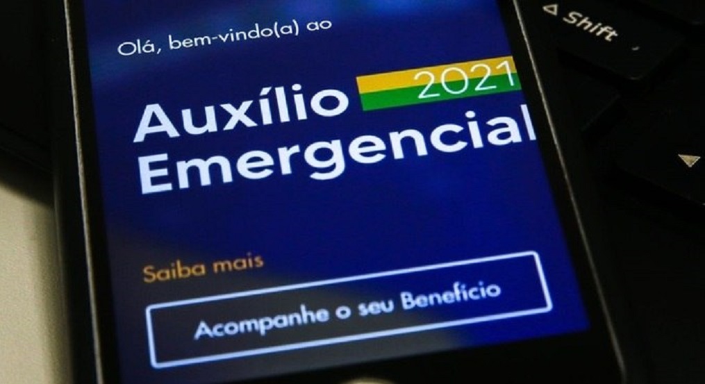 Governo notifica 650 mil pessoas para devolver o auxílio emergencial