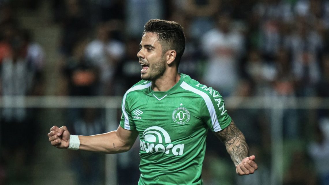 Henrique Almeida retorna à Chapecoense