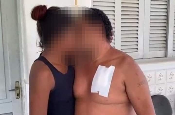 Mulher esfaqueia esposo, mas é perdoada na delegacia com um beijo