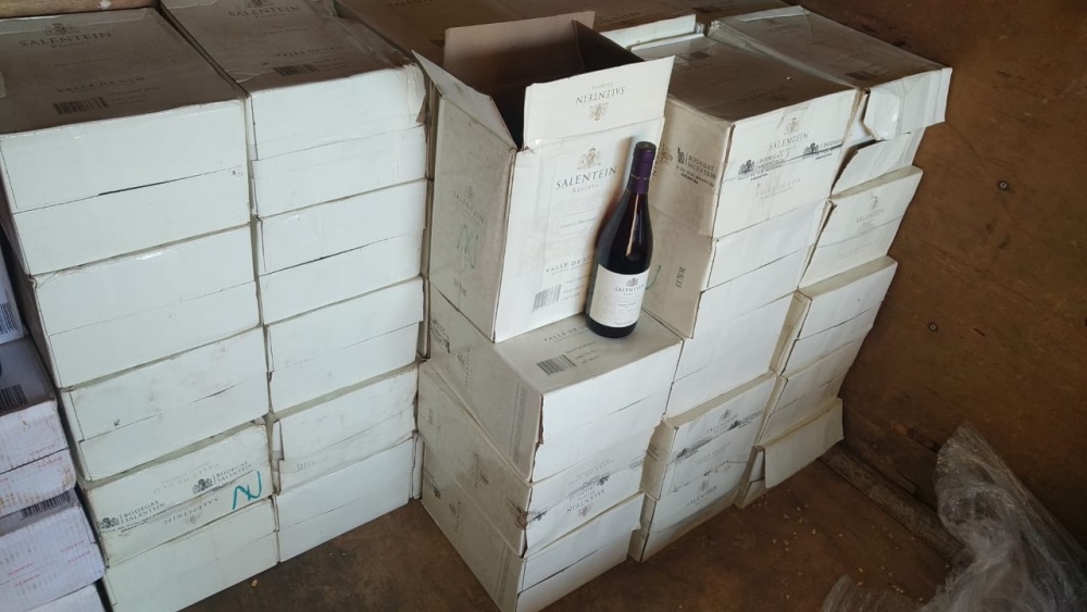 PM apreende R$ 400 mil em vinho no extremo oeste