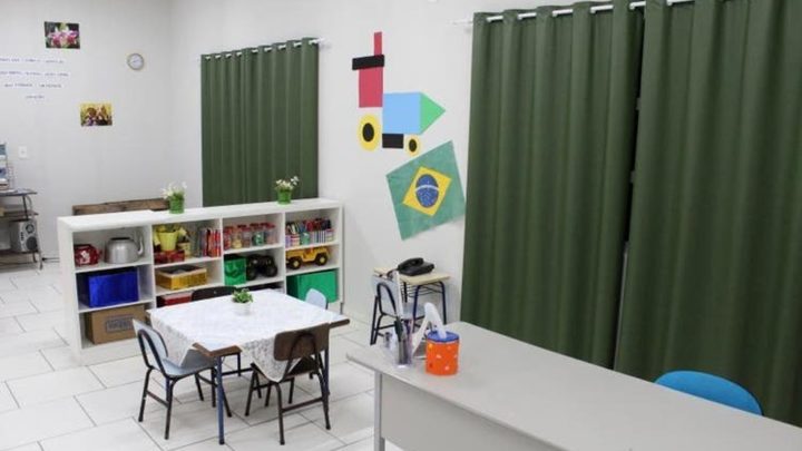 Professora é afastada após menino de 2 anos ser esquecido em creche de SC